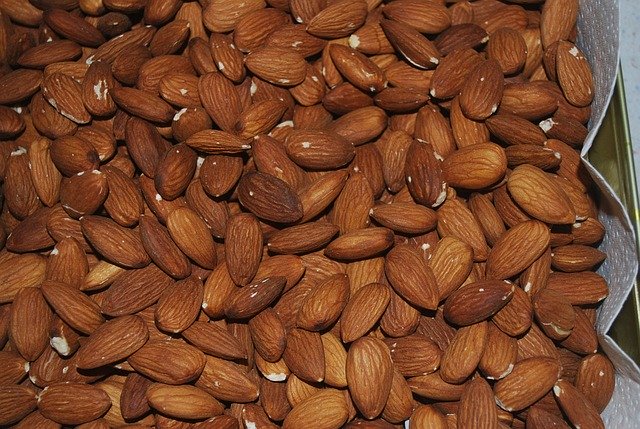 kacang almond roasted